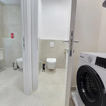 Center Duplex Penthouse For 9 * Τίρανα