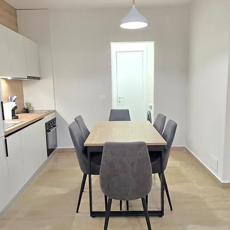 Apartment Center Duplex Penthouse For 9 *